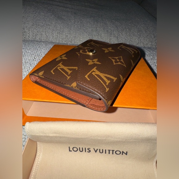 SOLD. Louis Vuitton Monogram Victorine Trifold Wallet - Picture 6 of 9